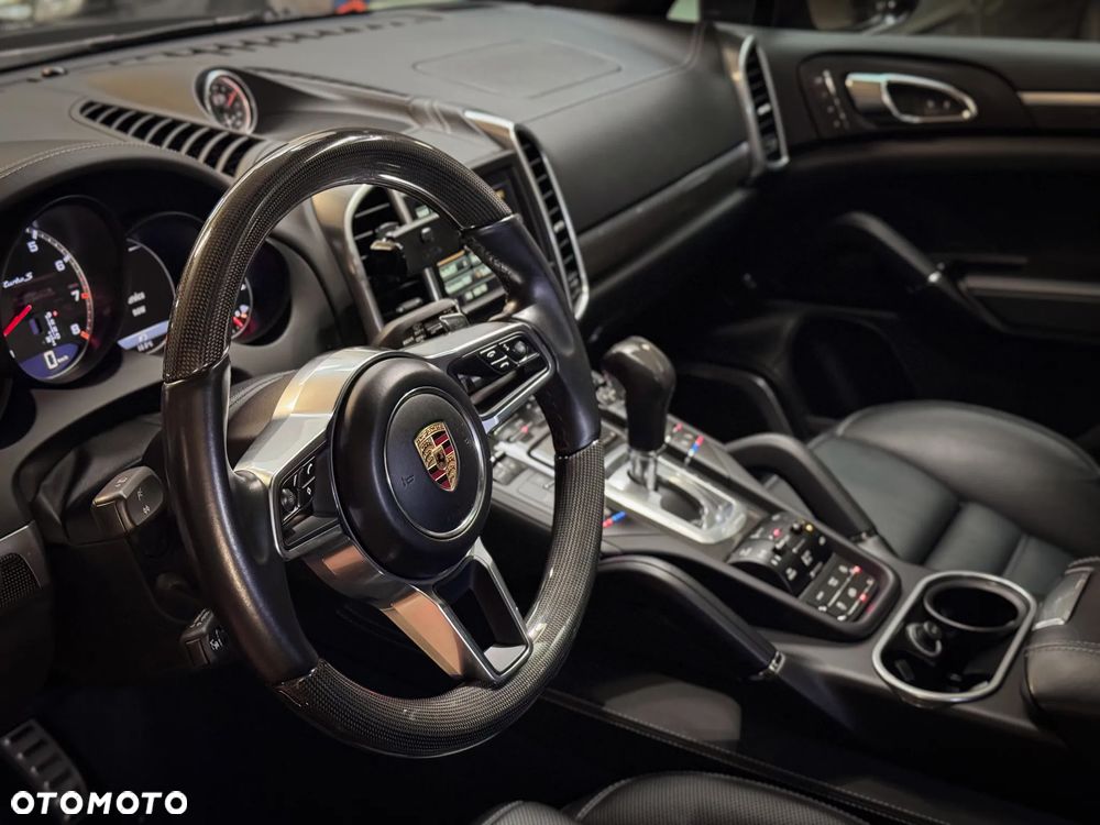 Porsche Cayenne Turbo S - 15