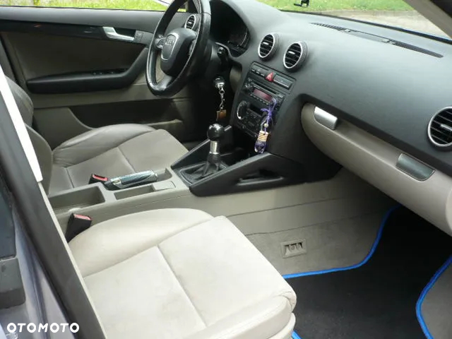 Audi A3 1.6 FSI Sportback Ambiente - 3