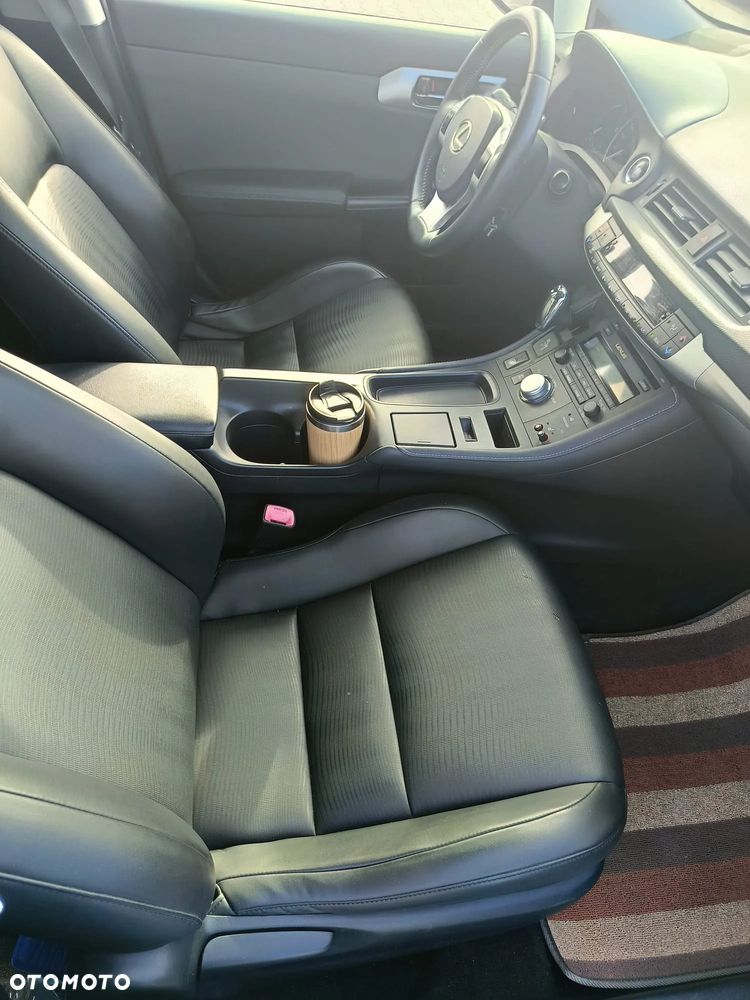 Lexus CT - 13