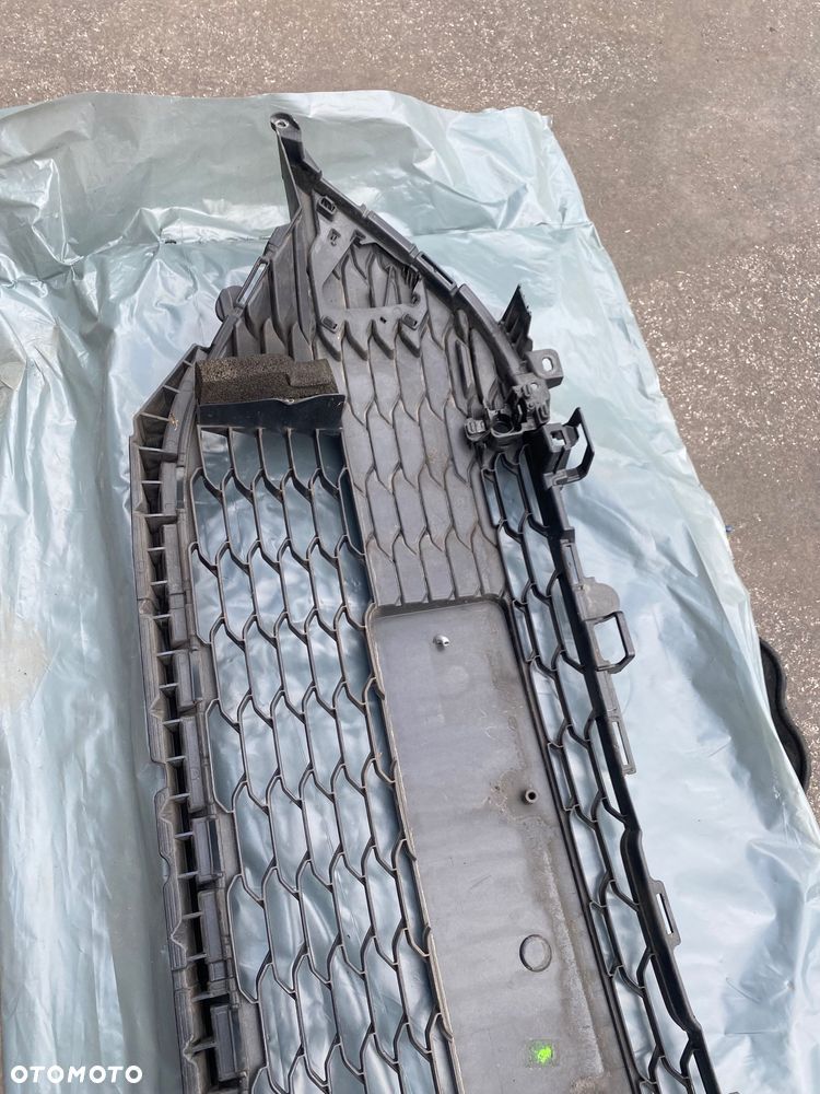 TOYOTA COROLLA E21 19- KOMBI HB KRATKA krata środkowa dolna ZDERZAKA przedniego ATRAPA GRILL KRATKA W ZDERZAK  przedni OTWORY NA PDC wlot powietrza przód hatchback E 21 E210 E 210  53112-02B10  53112-02B10/20 - 7