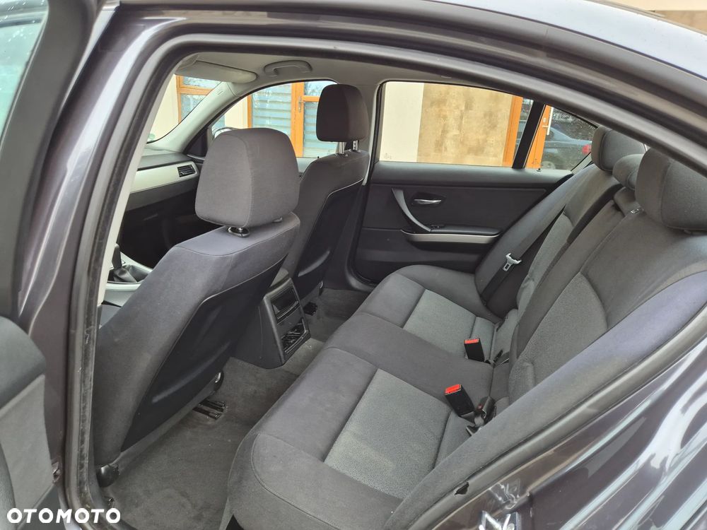 BMW Seria 3 320i - 10