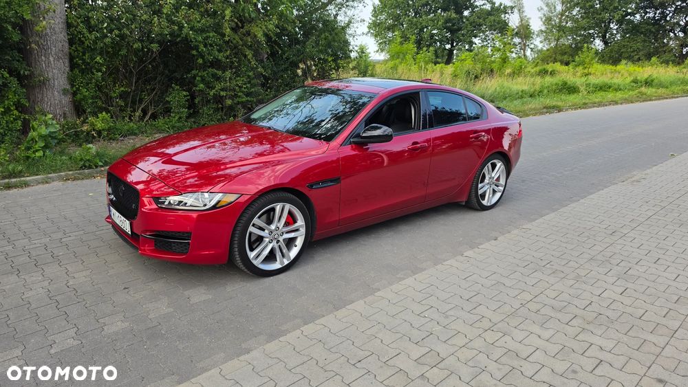 Jaguar XE - 12