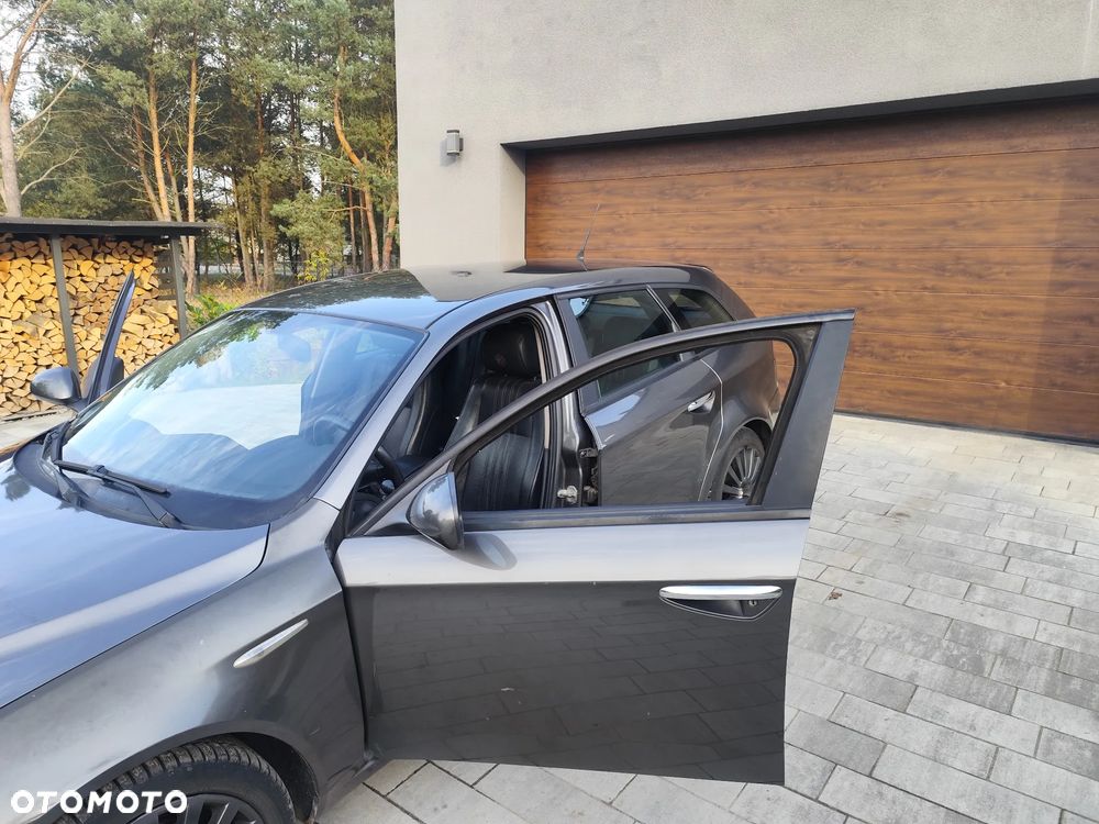 Alfa Romeo 159 1.9JTDM Distinctive - 10