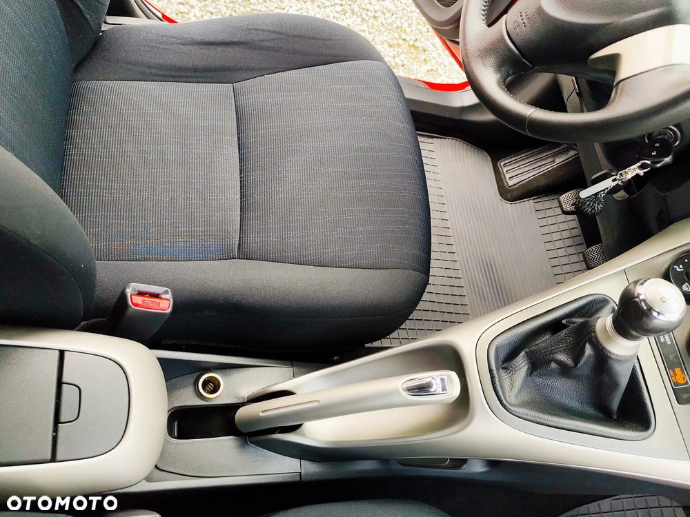 Toyota Auris 1.4 VVT-i Sol - 31
