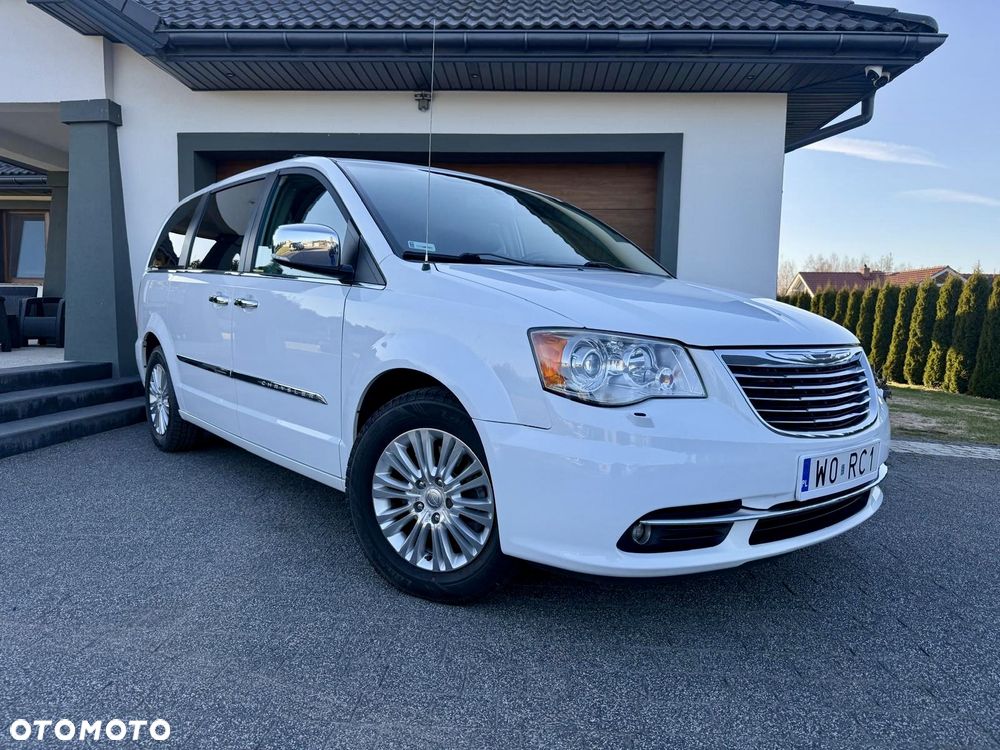 Chrysler Town & Country 3.6 Limited - 8