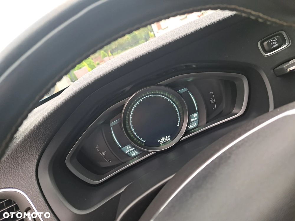 Volvo V40 D2 R-Design - 17