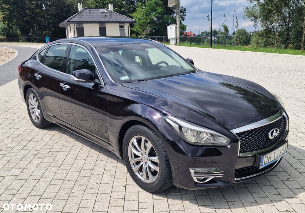 Infiniti Q70 - 2