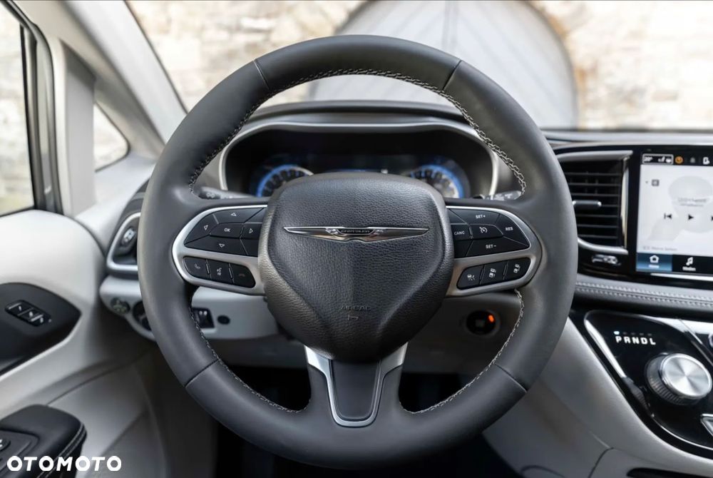 Chrysler Pacifica - 13