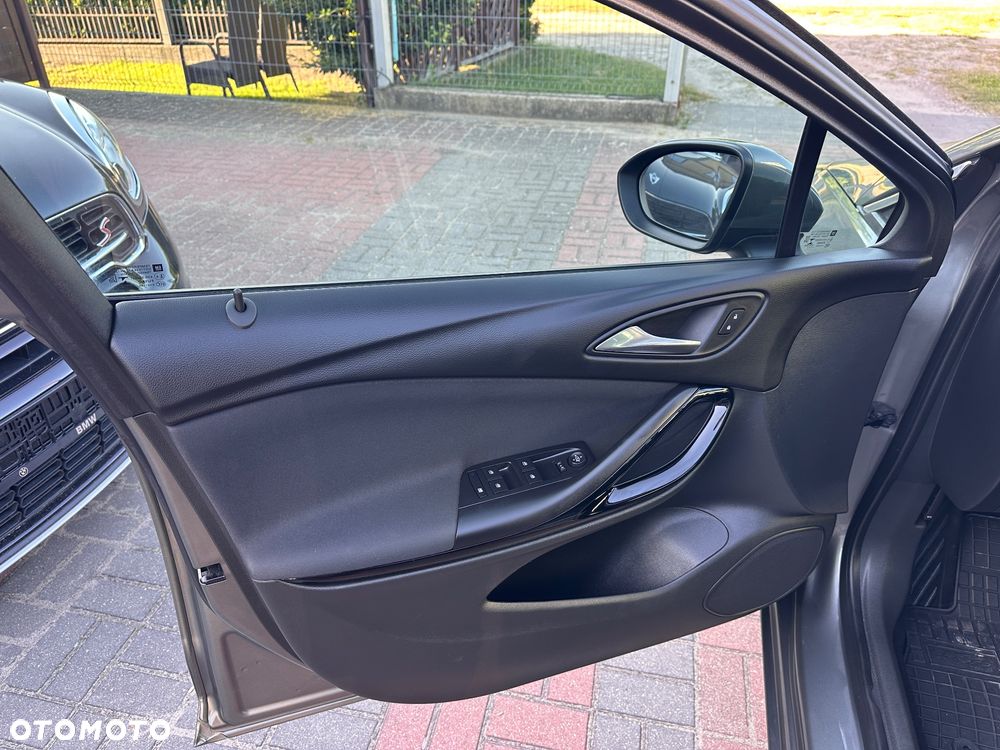 Opel Astra 1.4 T Dynamic S&S - 17
