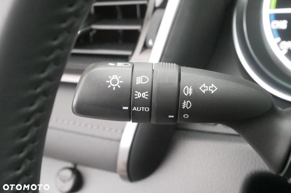 Toyota Camry 2.5 Hybrid Comfort CVT - 25