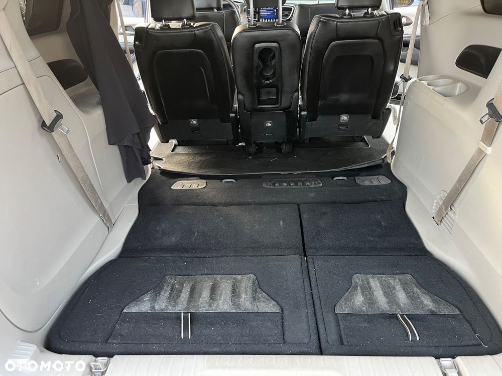 Chrysler Pacifica - 10