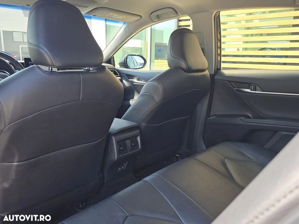 Toyota Camry - 18