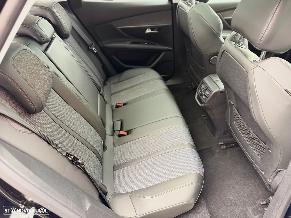 Peugeot 3008 1.2 PureTech Allure EAT8 - 11