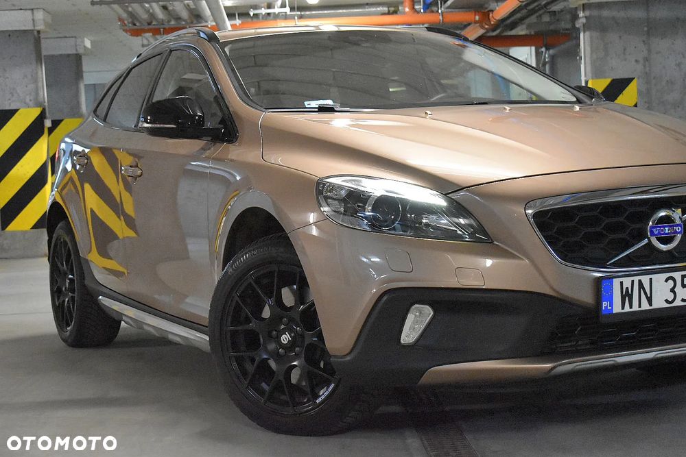 Volvo V40 Cross Country T4 AWD Drive-E Momentum - 4