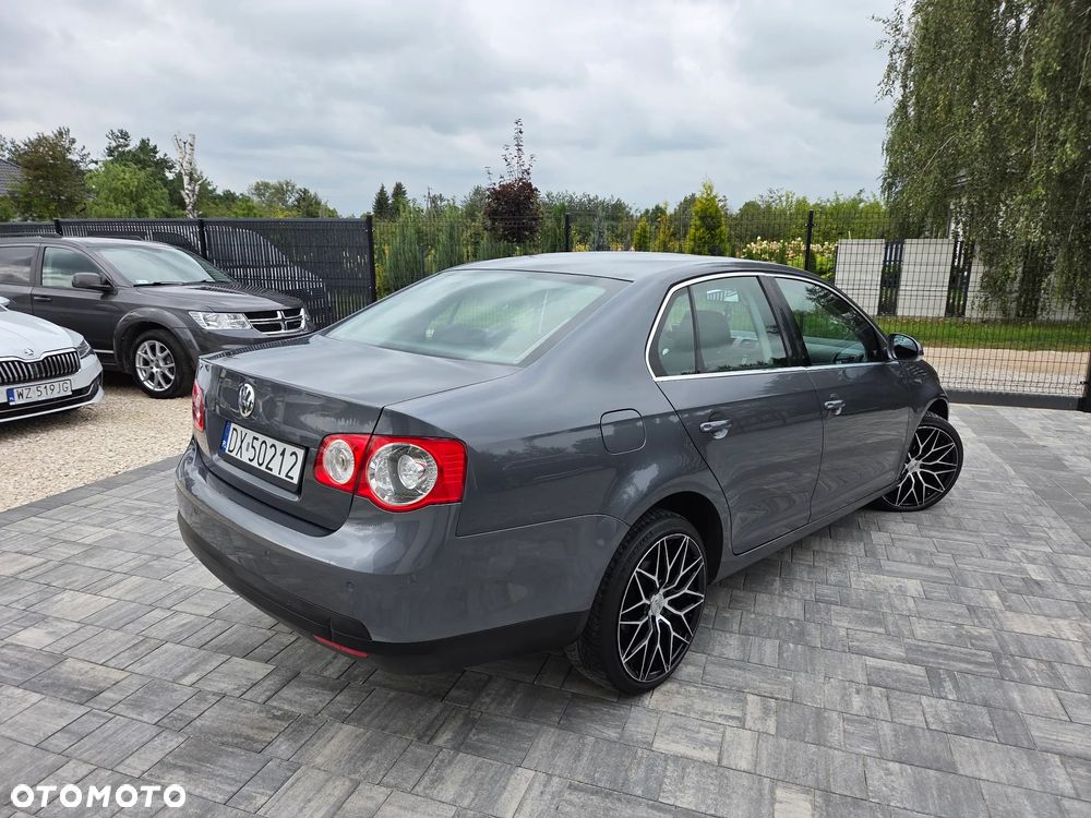 Volkswagen Jetta 2.0 FSI Comfortline - 9