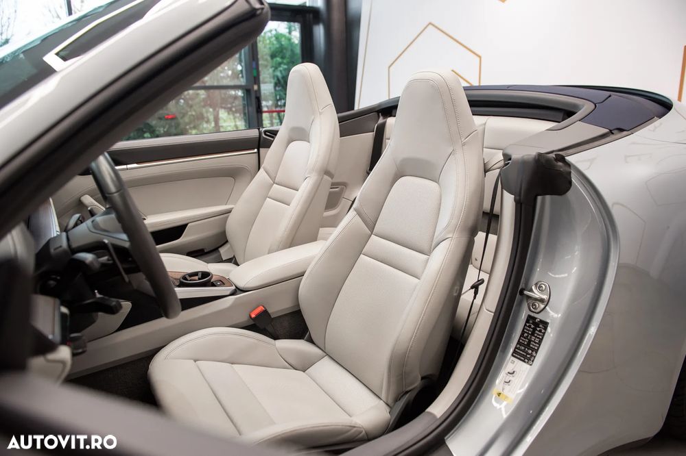 Porsche 911 Carrera Cabriolet PDK - 17