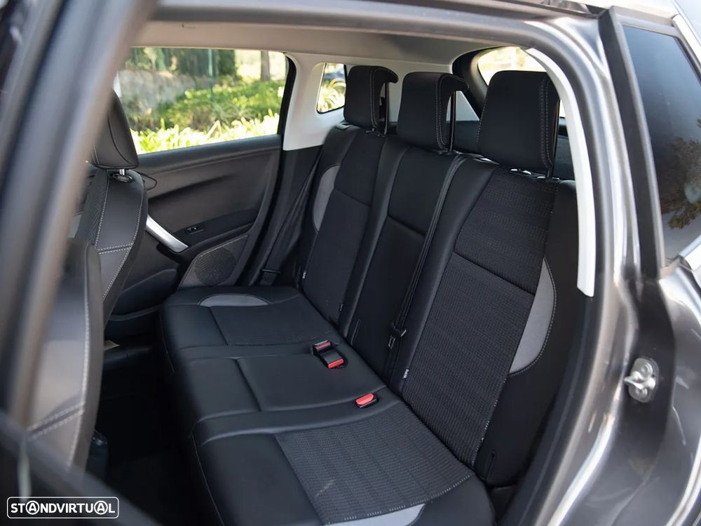 Peugeot 2008 1.2 PureTech Allure EAT6 - 10