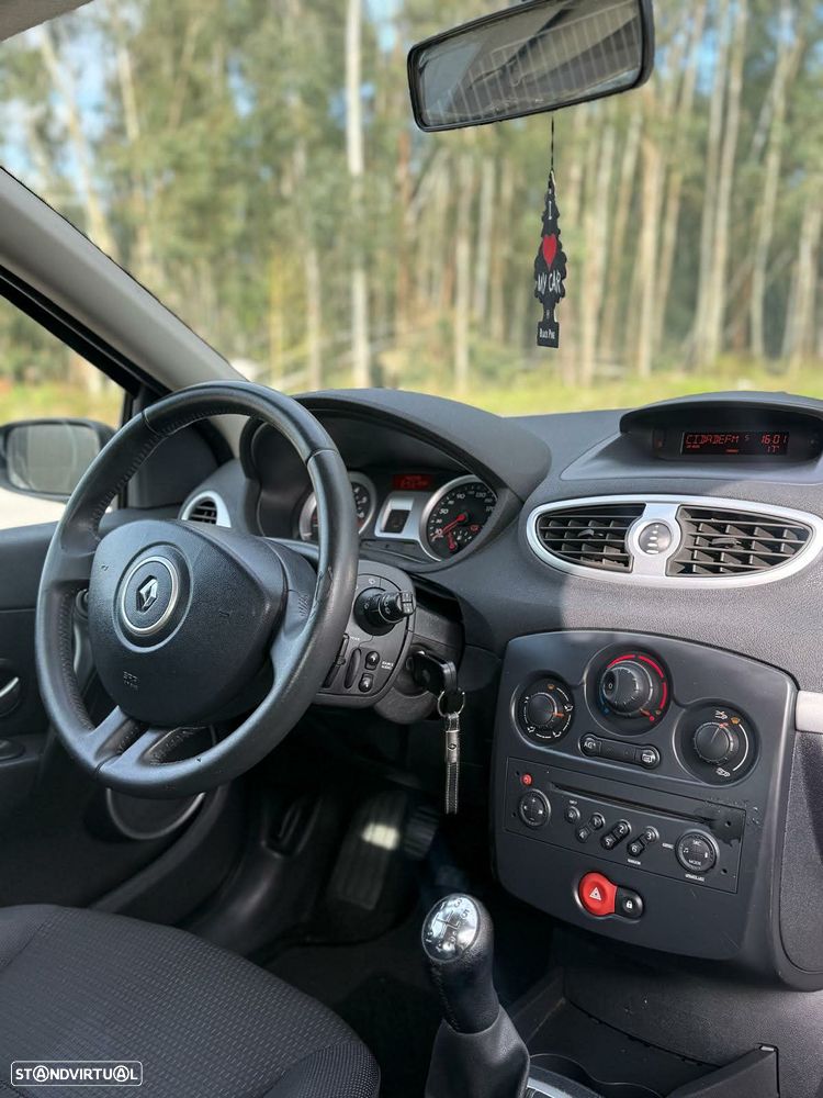 Renault Clio 1.2 16V Confort - 8