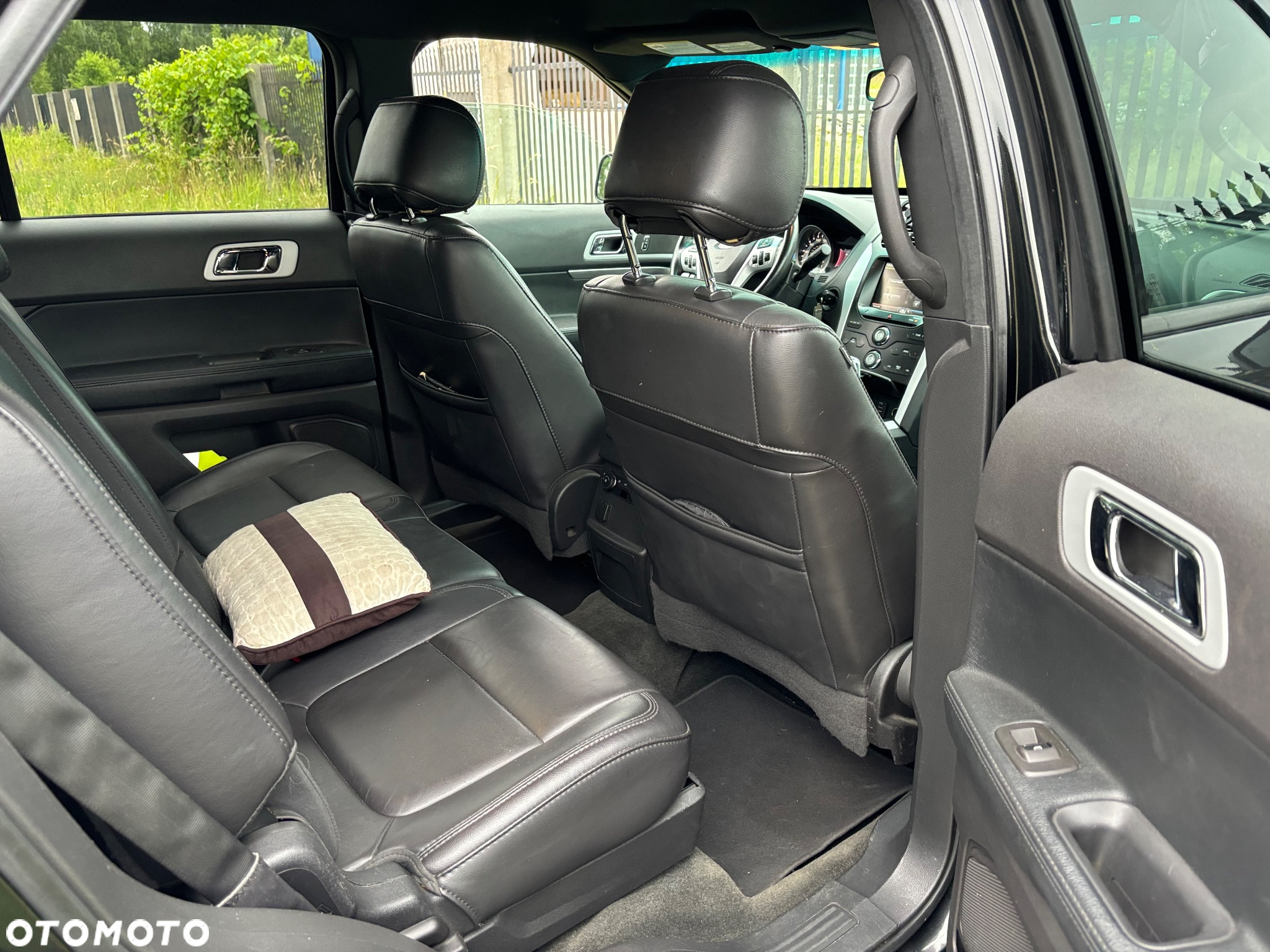 Ford Explorer - 24