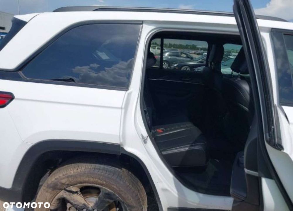 Jeep Grand Cherokee - 11