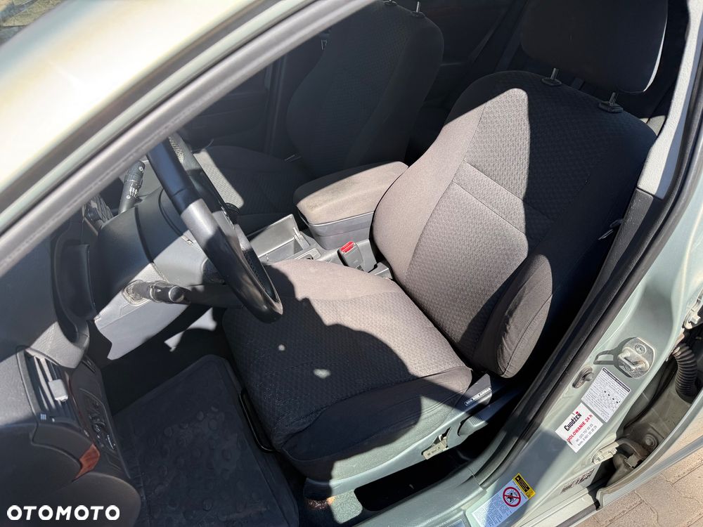 Toyota Avensis 1.8 VVT-i Sol - 16