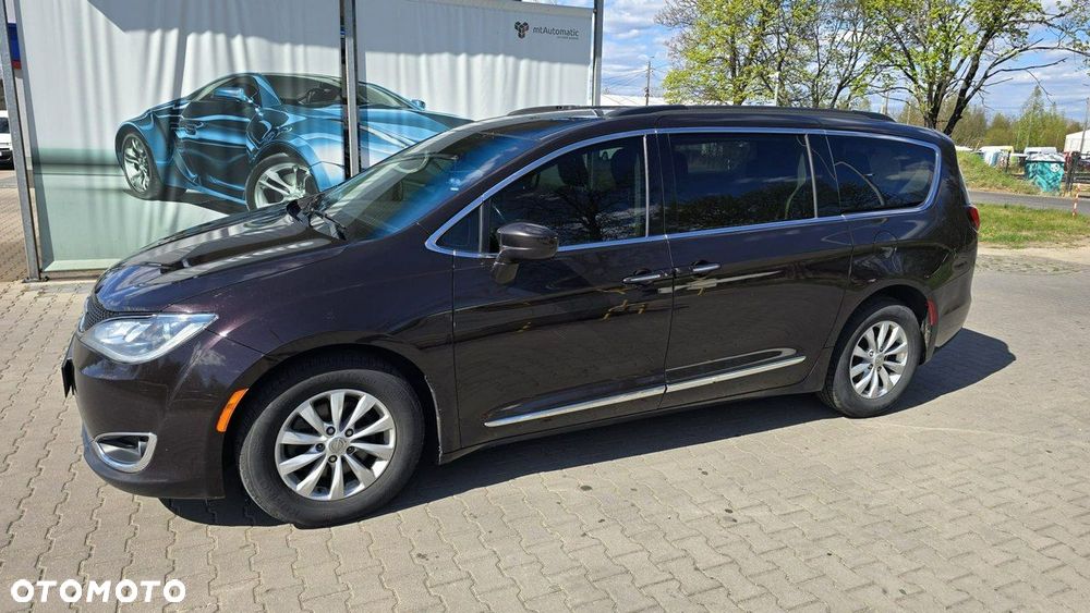 Chrysler Pacifica - 5