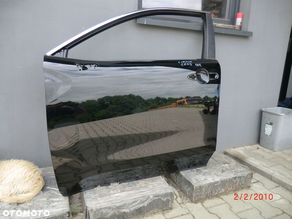 TOYOTA COROLLA CROS DRZWI LEWE PRZEDNIE - 2