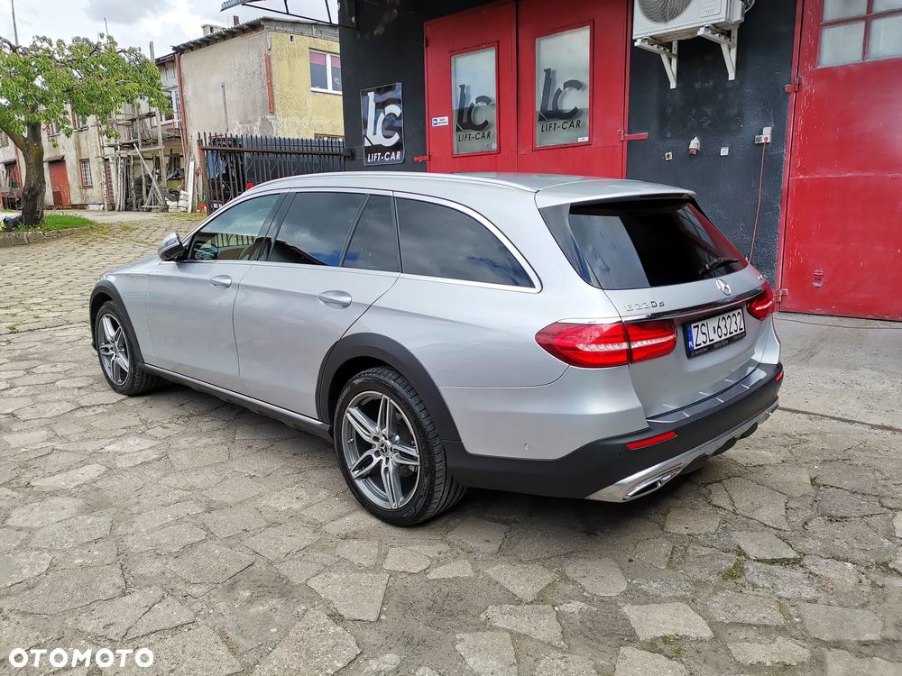 Mercedes-Benz Klasa E 220 d 4Matic 9G-TRONIC - 2
