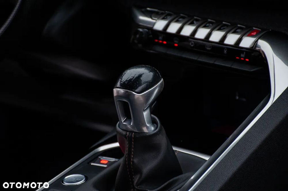 Peugeot 3008 PureTech 130 Stop & Start GPF Allure Business-Paket - 22