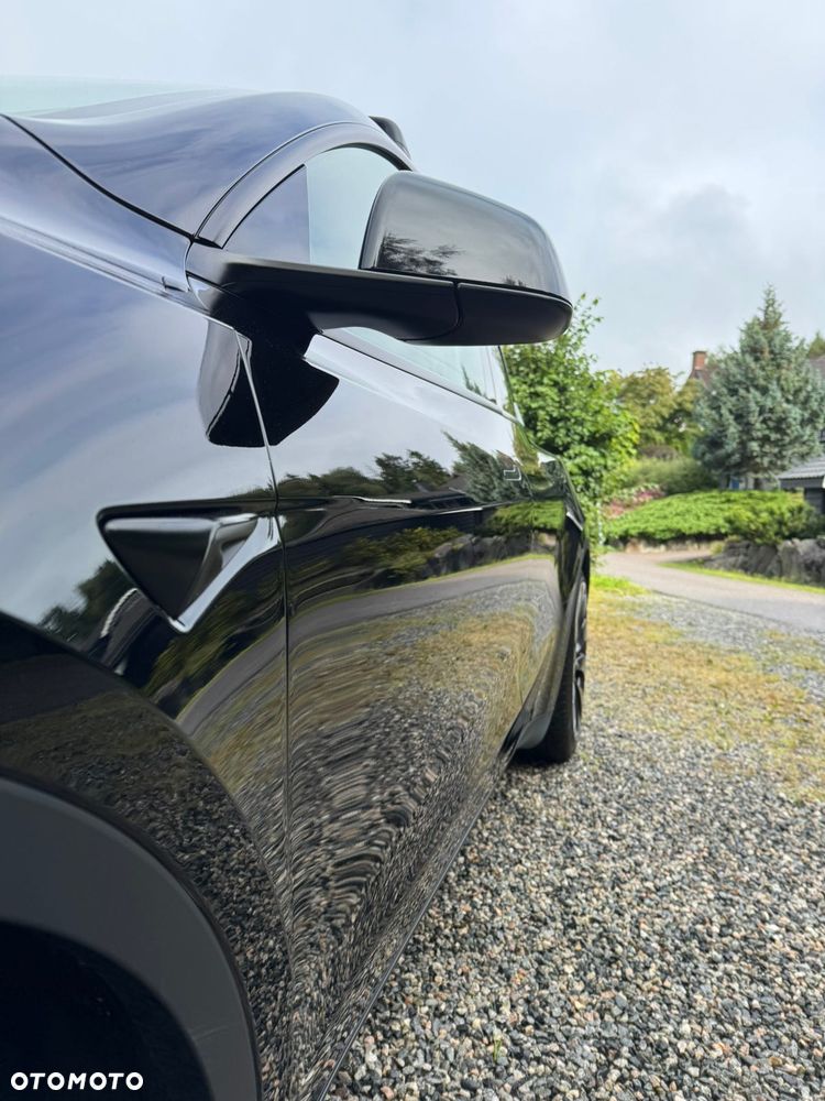 Tesla Y Long Range AWD - 9