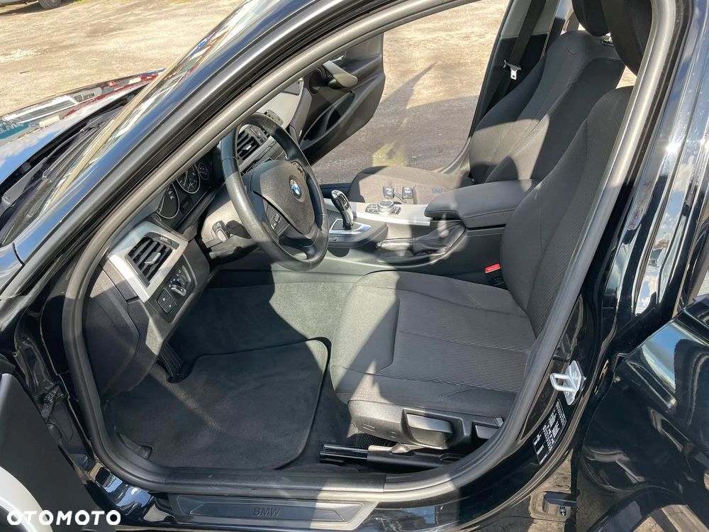 BMW Seria 3 318d Sport Line Shadow - 23