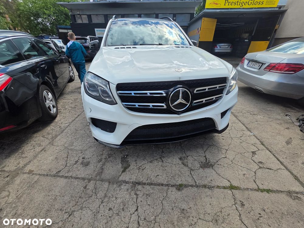 Mercedes-Benz GLS - 11