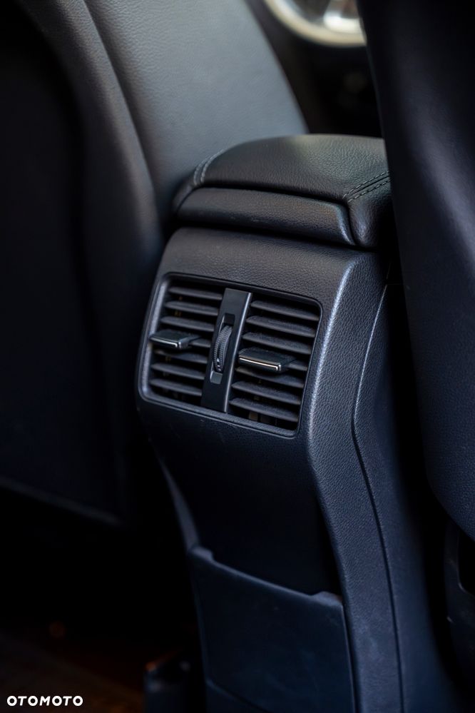 Mercedes-Benz Klasa B 250 4Matic 7G-DCT Urban - 34