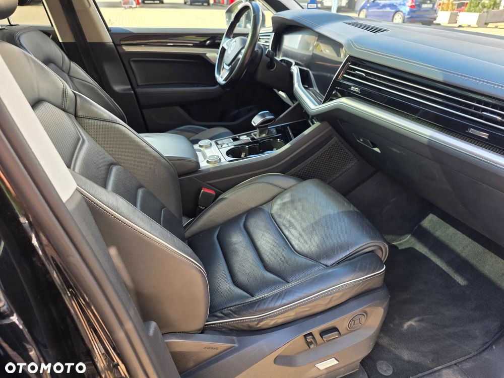 Volkswagen Touareg - 12