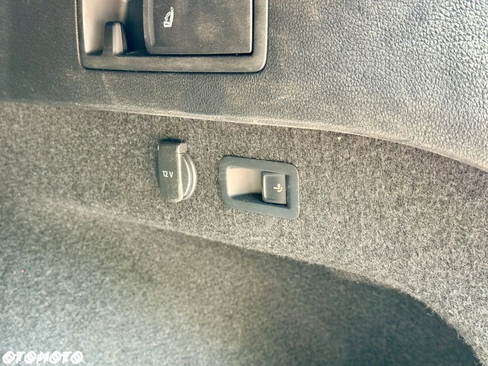 Volkswagen Passat 2.0 TDI SCR DSG Business - 36