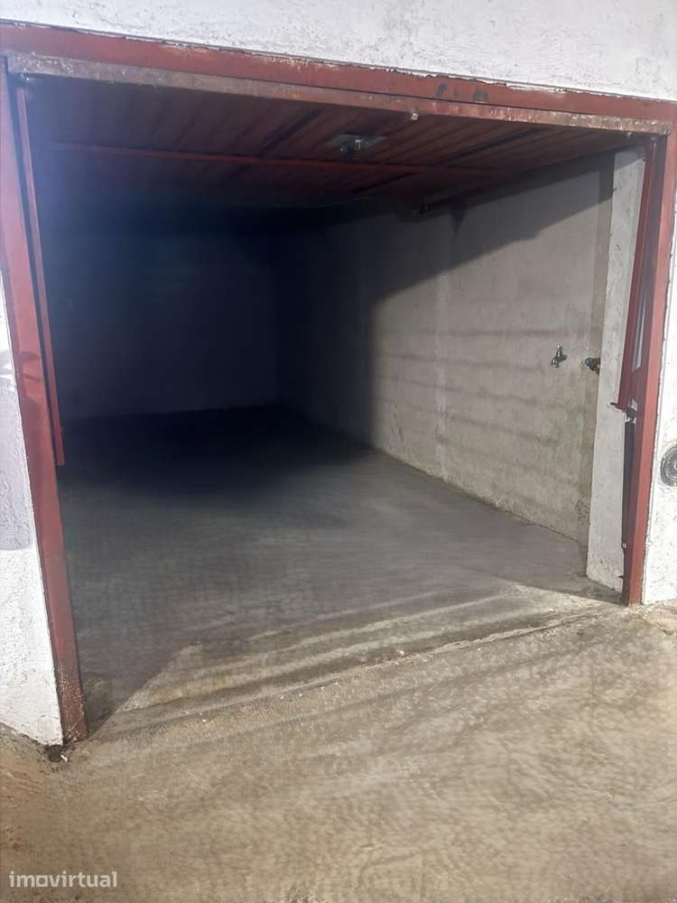 Armazém / Garagem Individual - Rua do Brasil  C/ Eletricidade Própria - Grande imagem: 2/12