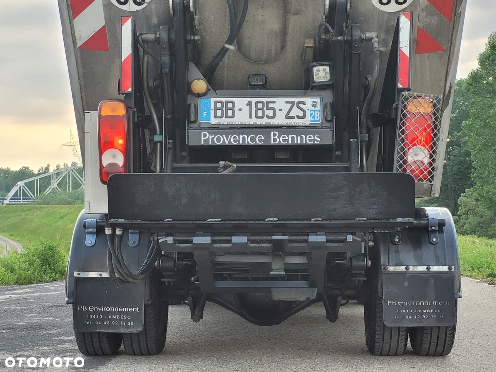 Renault Maxity Cabstar - 10