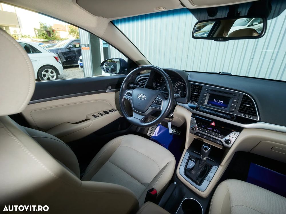 Hyundai Elantra - 14