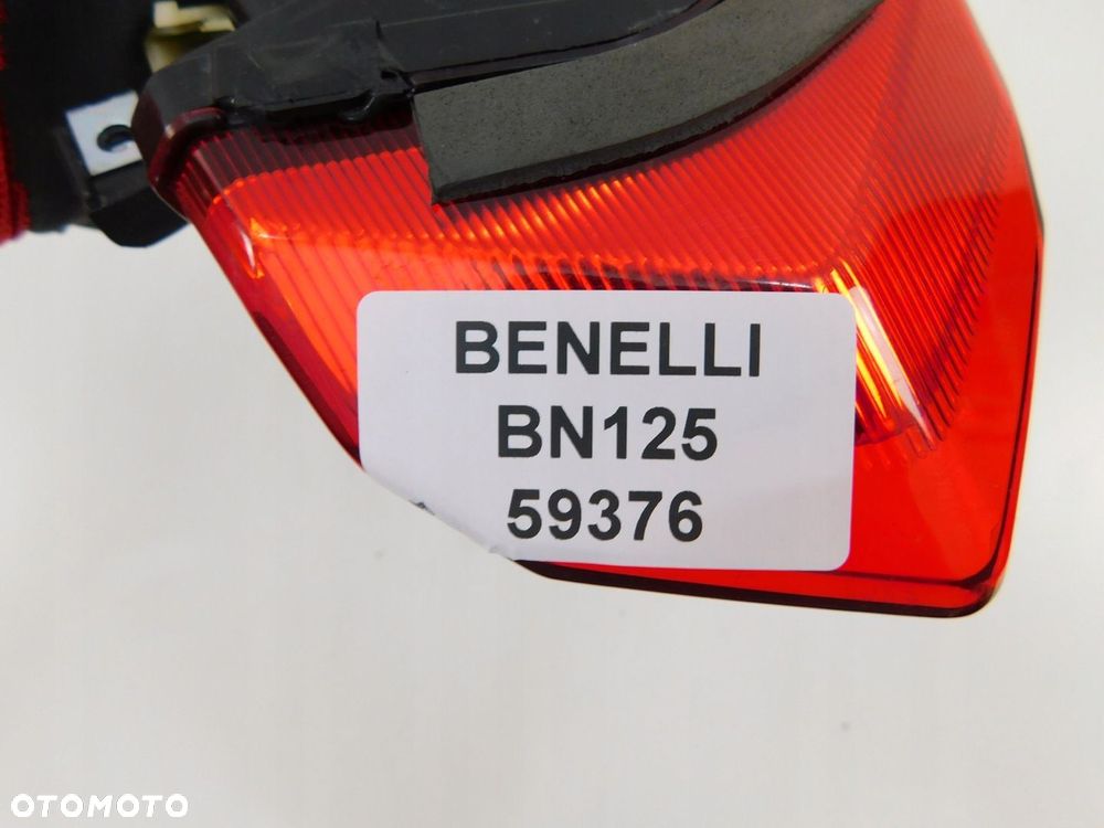 BENELLI BN 125 LAMPA TYLNA TYŁ - 7
