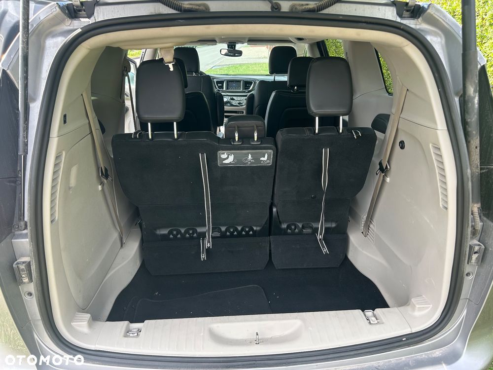 Chrysler Pacifica - 3