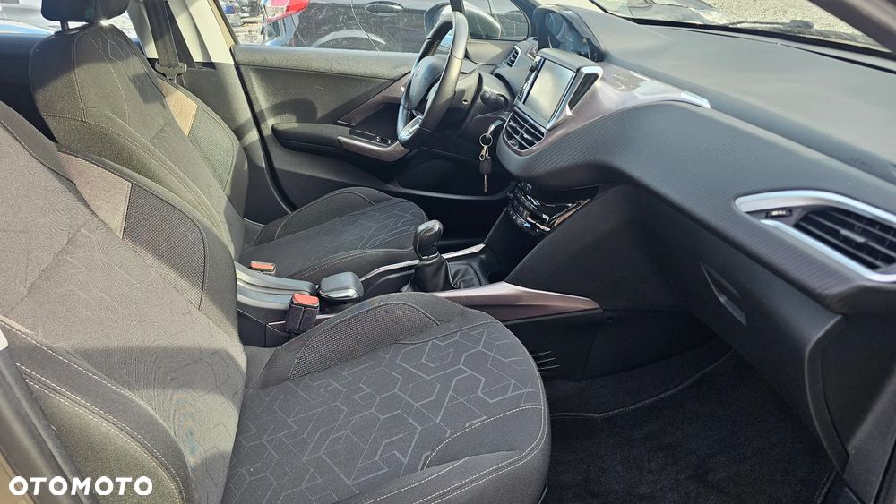 Peugeot 2008 1.6 e-HDi Style S&S - 12