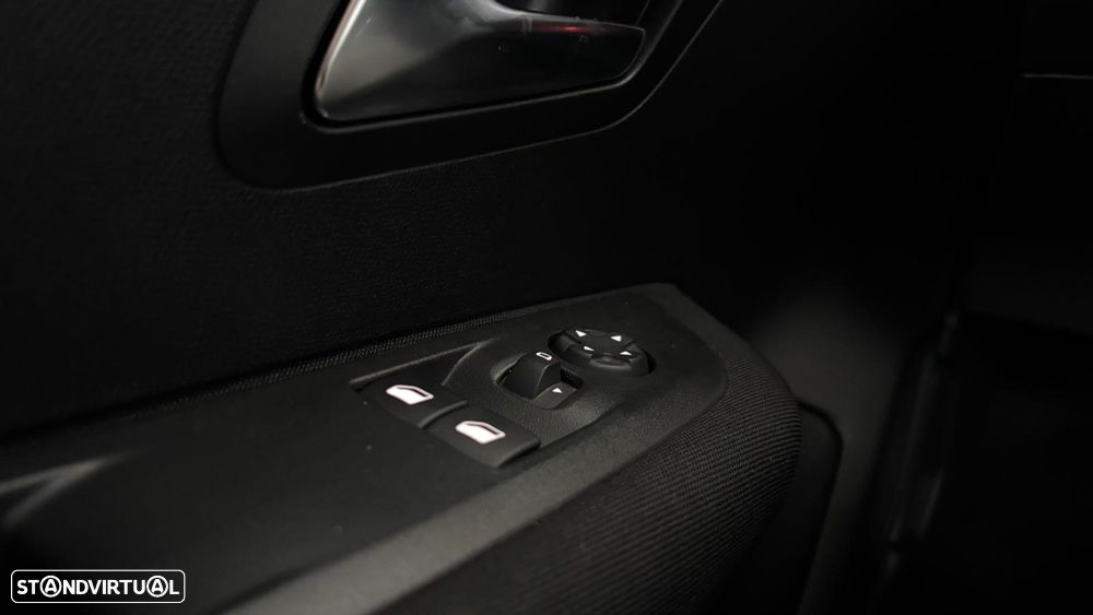 Peugeot 208 PureTech 100 EAT8 Active Pack - 12