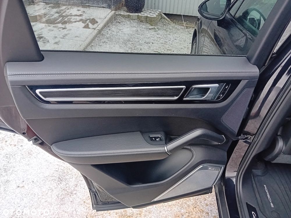 Porsche Cayenne - 19