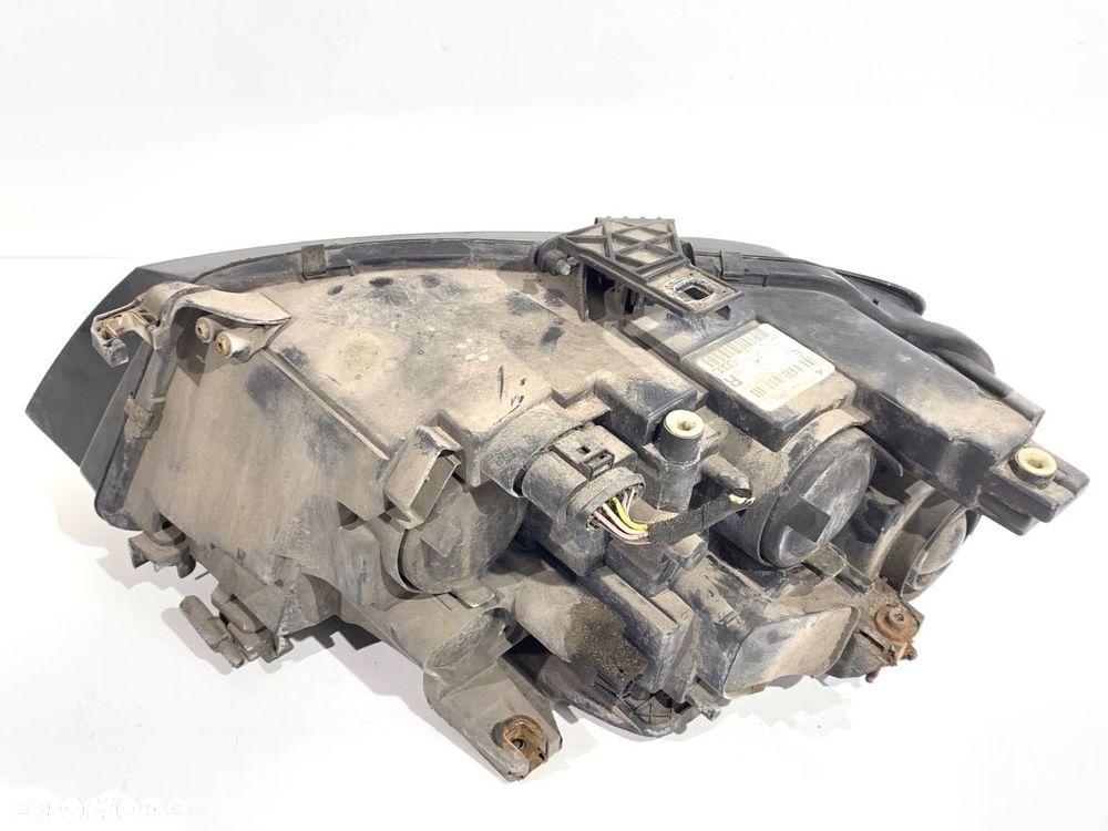 REFLEKTOR PRAWY PRZÓD  AUDI A4 B8 (8K2) 2007 - 2015 1.8 TFSI 118 kW [160 KM] benzyna 2007 - 2012 - 4