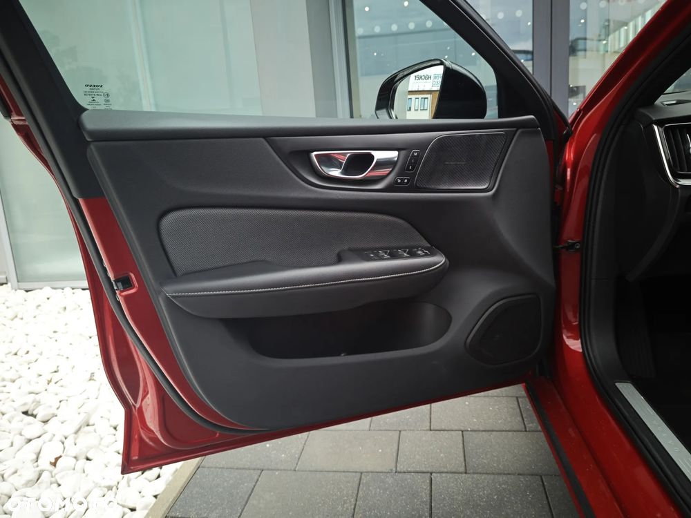 Volvo S60 B5 B R-Design - 12