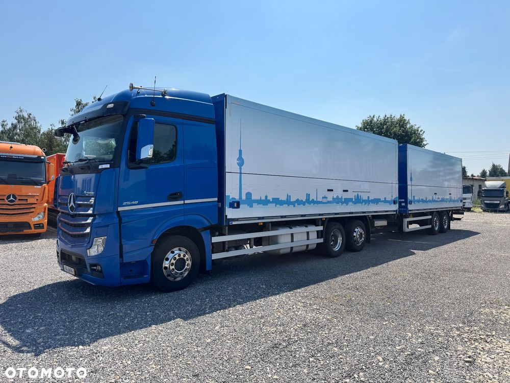 Mercedes-Benz Actros - 3