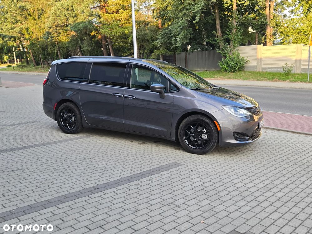 Chrysler Pacifica - 5
