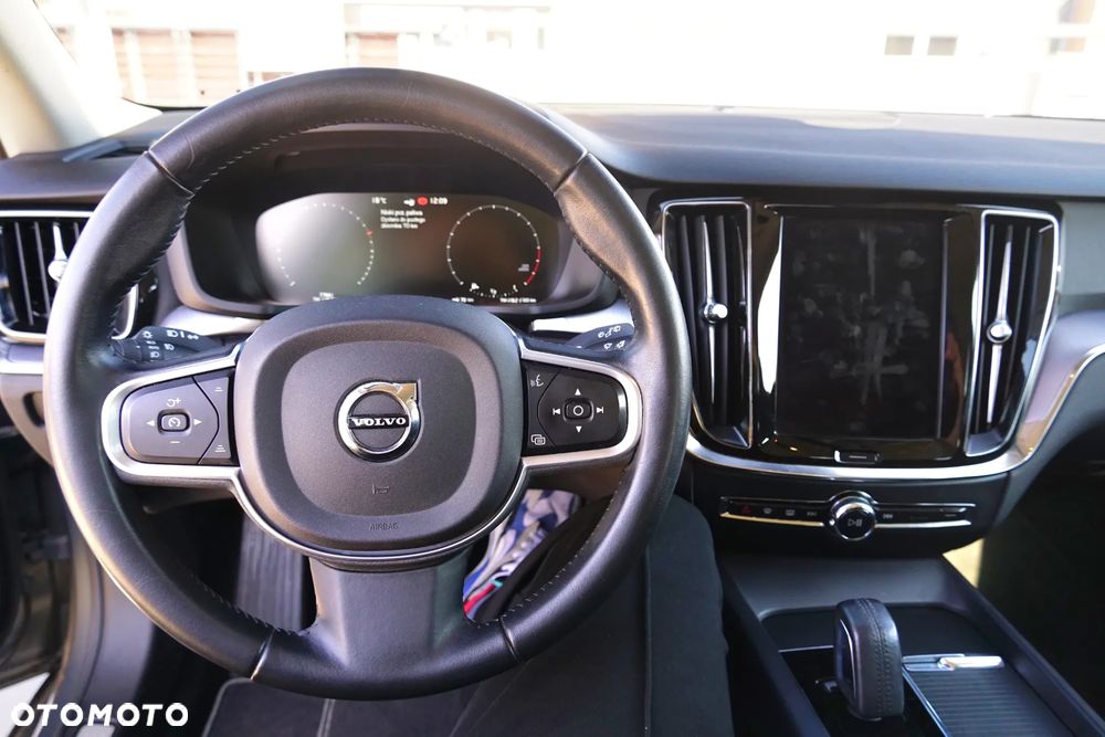 Volvo V60 B3 B DKG Momentum Core - 15