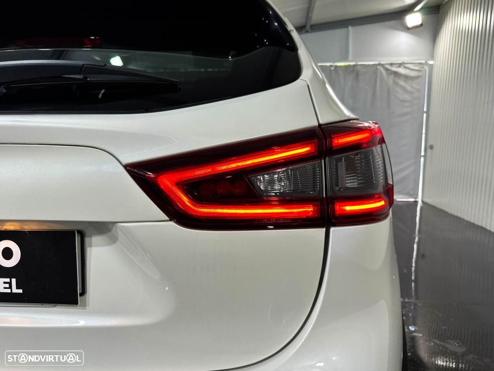 Nissan Qashqai 1.3 DIG-T MHEV Premiere Edition - 54