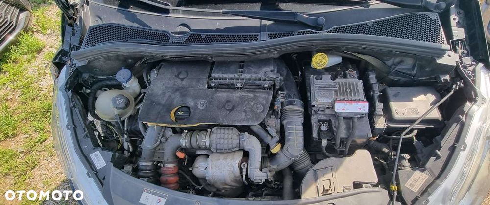 Peugeot 208 - 6